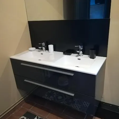 Les Volets Rouges Дом отдыха *