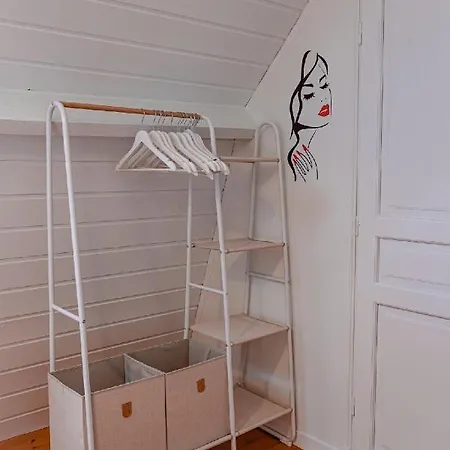 Les Volets Rouges Andres (Pas-de-Calais)